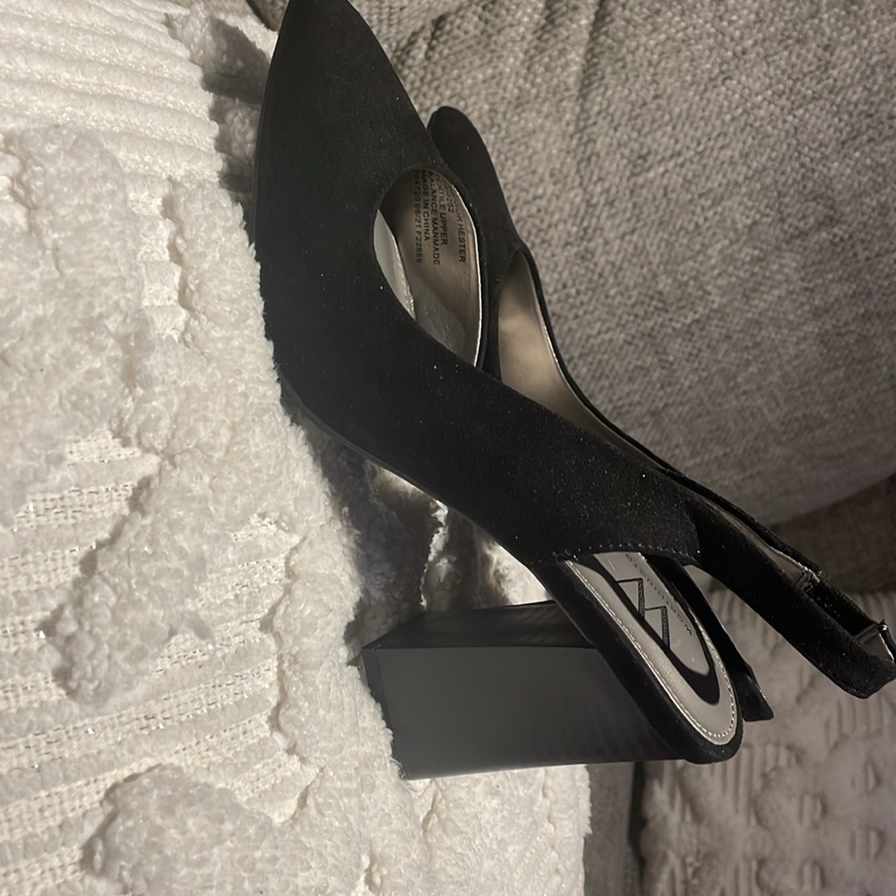 Beautiful suede w/thick thick heels - Picture 4 of 6